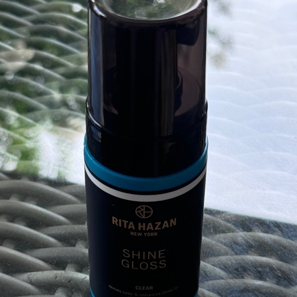 True Color Ultimate Shine Gloss in Clear
RITA HAZAN - Picture 3 of 4